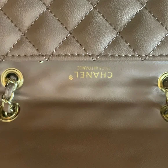 Tan Quilted Shoulder Bag with Gold CC Closure - Picture 4 of 14